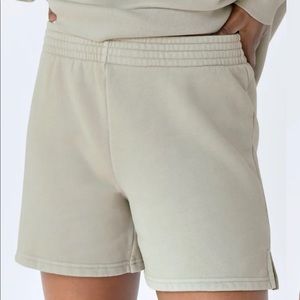 Aritzia TNA cozy fleece 5” perfect shorts